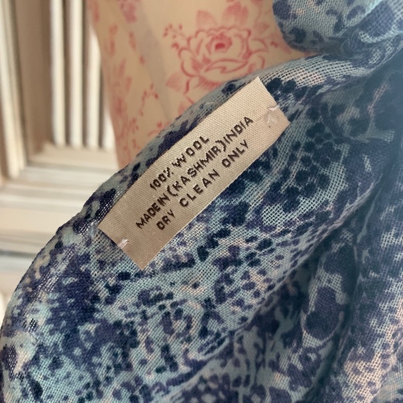 Soft Wool Blue Tone Python Print Scarf - Picture 6 of 6